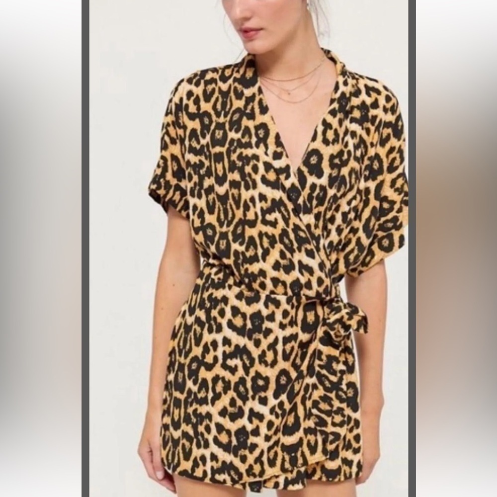 Urban Outfitters-Zoe sis tie xsmall wrap romper yellow leopard NWT